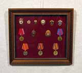 Объемная работа «Медали» 31,0х37,0
(рамка, стекло стандартное, оргалит, установка, паспарту, прикрепление на скотч, приклейка на спрей)
