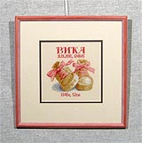 Вышивка «Ботиночки» 17,5х17,5
(рамка деревянная, стекло антибликовое, оргалит, установка работы в раму, двойное паспарту, двойной вырез окна в паспарту, натяжка вышивки)
